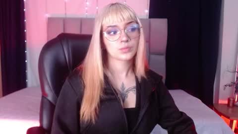 Snapshot of lessboobs_gh chatting on 9, 2, 2025 Less online show from 9, 2, 2025