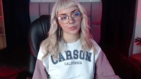 Snapshot of lessboobs_gh chatting on 25, 2, 2025 Less online show from 25, 2, 2025