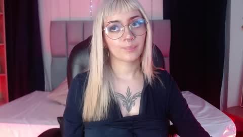 Snapshot of lessboobs_gh chatting on 1, 3, 2025 Less online show from 1, 3, 2025