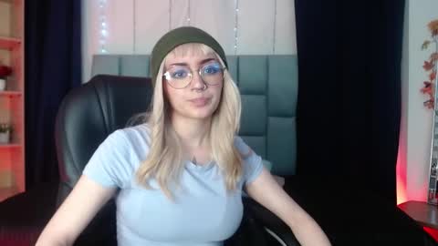 Snapshot of lessboobs_gh chatting on 9, 3, 2025 Less online show from 9, 3, 2025