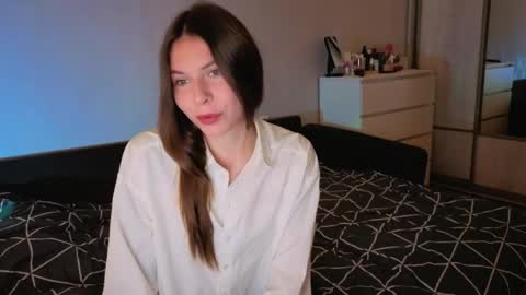 Snapshot of let_me_seee chatting on 19, 5, 2026 Fiona online show from 19, 5, 2026
