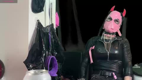 Julian Mask online show from 14, 9, 2025