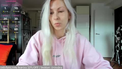 Snapshot of leusee chatting on 15, 12, 2025 LeaVixx online show from 15, 12, 2025