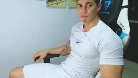 Snapshot of levelingg chatting on 5, 2, 2025 levelingg online show from 5, 2, 2025