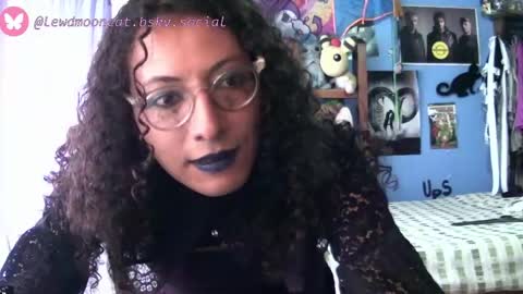 Lewd Mooncat online show from 16, 4, 2026