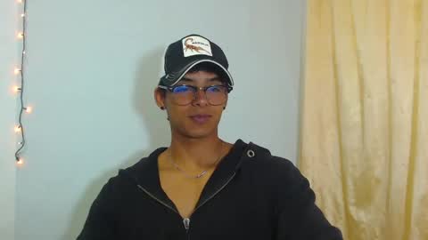 i  am lewis ly EDUARDO MEMDOZA15 online show from 18, 4, 2026