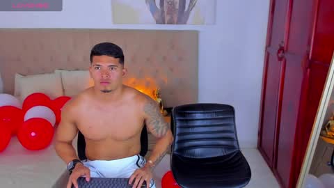 Snapshot of lewishamiltom chatting on 14, 2, 2025 lewis online show from 14, 2, 2025