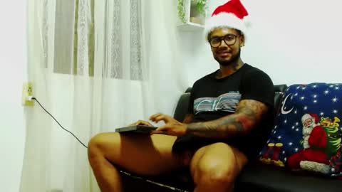 Snapshot of lewisstrong chatting on 25, 12, 2024 Lewis Strong online show from 25, 12, 2024