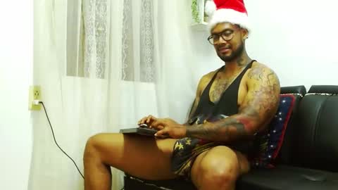 Snapshot of lewisstrong chatting on 25, 12, 2024 Lewis Strong online show from 25, 12, 2024