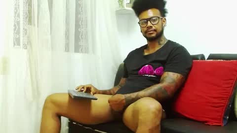 Snapshot of lewisstrong chatting on 8, 1, 2025 Lewis Strong online show from 8, 1, 2025