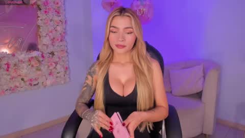 Lexie  online show from 16, 4, 2026