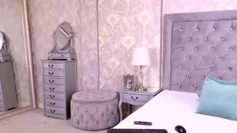 Lexi Riley online show from 5, 3, 2025