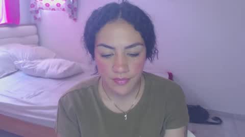 leylapregnant online show from 11, 9, 2025