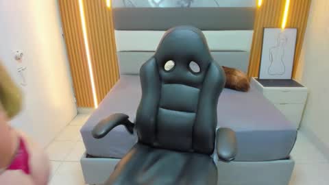   online show from 30, 9, 2025