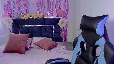 Lia  online show from 9, 10, 2025