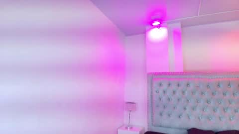 Lia  online show from 8, 4, 2026