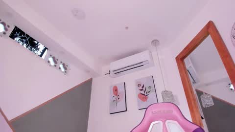 lia_mariana online show from 28, 2, 2025