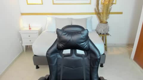 Lia  online show from 6, 2, 2026