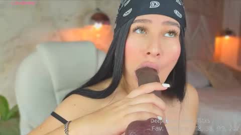 Lia Cox online show from 28, 2, 2025