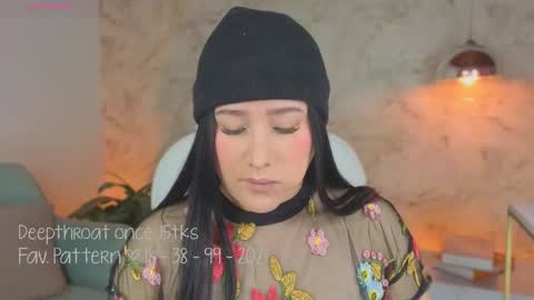 Lia Cox online show from 7, 10, 2025