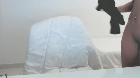 Lia Divina online show from 4, 12, 2025