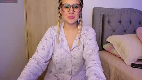 Lia  online show from 25, 9, 2025