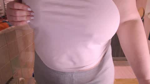 Snapshot of liahsofty chatting on 19, 12, 2024 miss Lia colection for travel online show from 19, 12, 2024