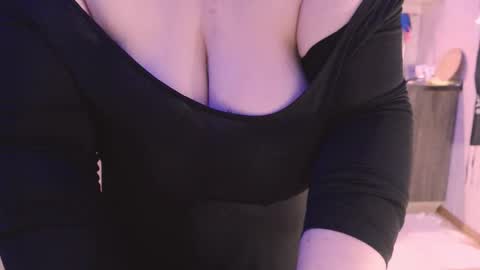 Snapshot of liahsofty chatting on 7, 1, 2025 miss Lia colection for travel online show from 7, 1, 2025