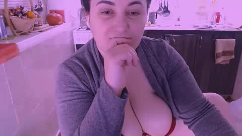 Snapshot of liahsofty chatting on 14, 12, 2025 miss Lia colection for travel online show from 14, 12, 2025