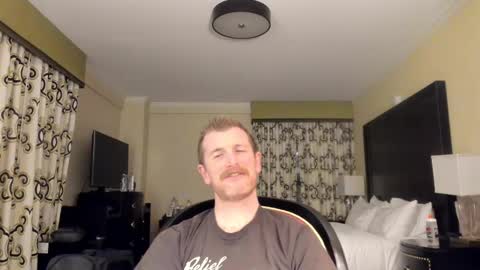 Snapshot of liam_1985 chatting on 8, 2, 2025 Liam online show from 8, 2, 2025