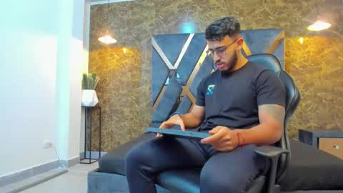 LIAM KLEIN online show from 10, 9, 2025