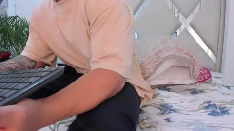 Snapshot of liam_saint chatting on 3, 3, 2026 Call me Lian online show from 3, 3, 2026