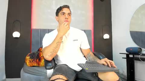 Snapshot of liam_walk chatting on 15, 10, 2025 Liam online show from 15, 10, 2025