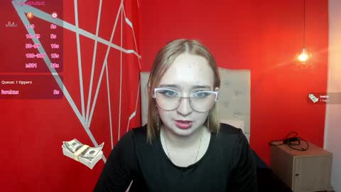 Lia Roberts online show from 9, 12, 2024