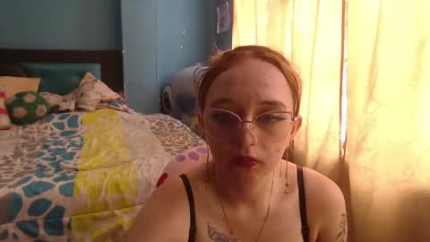 Lia Roberts online show from 5, 2, 2025