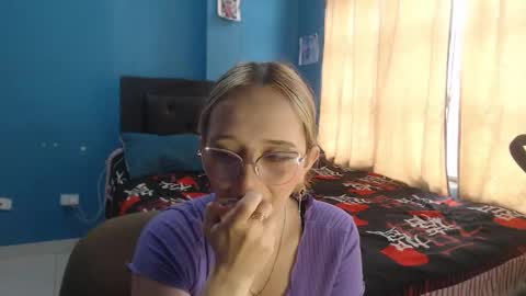 Lia Roberts online show from 10, 10, 2025