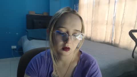 Lia Roberts online show from 22, 10, 2025