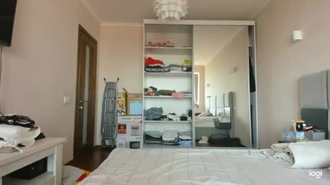 Anna online show from 6, 8, 2026