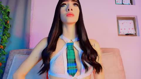 Valentina Hall online show from 15, 1, 2026