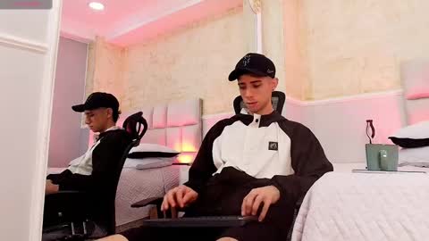 L I I A M online show from 8, 3, 2025