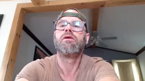 Snapshot of likedoingit69 chatting on 5, 5, 2026 St pierre online show from 5, 5, 2026