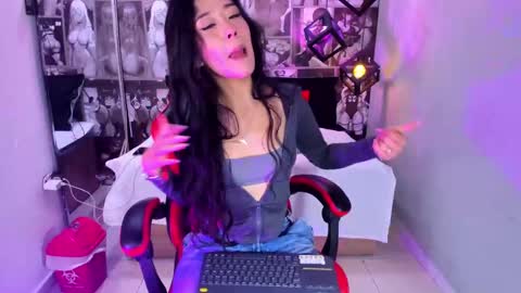 Snapshot of lil_cey chatting on 11, 9, 2025 Lili Cey online show from 11, 9, 2025