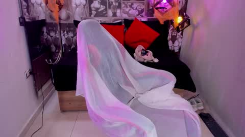 Snapshot of lil_cey chatting on 21, 10, 2025 Lili Cey online show from 21, 10, 2025