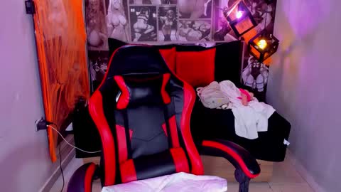 Snapshot of lil_cey chatting on 30, 10, 2025 Lili Cey online show from 30, 10, 2025