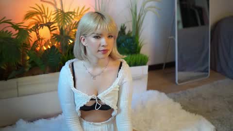 Snapshot of lil_chery chatting on 28, 9, 2025 lil_chery online show from 28, 9, 2025