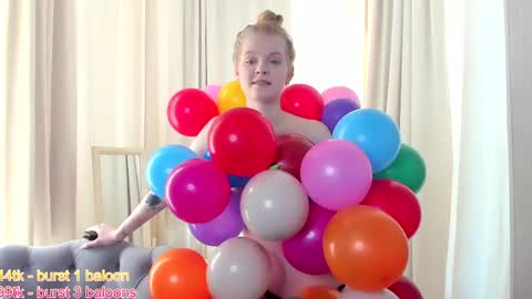 Snapshot of lil_cookie_monster chatting on 16, 4, 2026 Erica online show from 16, 4, 2026