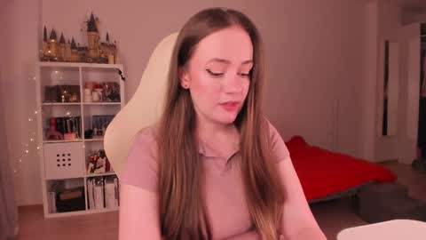 Snapshot of lil_happiness chatting on 29, 9, 2025 for free registration 3 online show from 29, 9, 2025