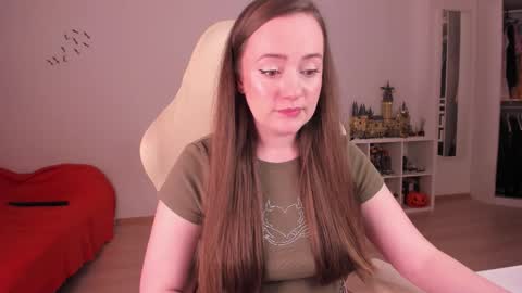 Snapshot of lil_happiness chatting on 24, 11, 2025 for free registration 3 online show from 24, 11, 2025