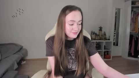 Snapshot of lil_happiness chatting on 30, 11, 2025 for free registration 3 online show from 30, 11, 2025