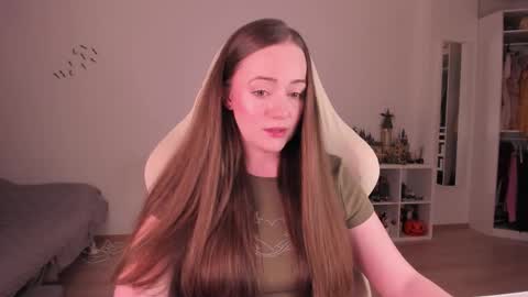 Snapshot of lil_happiness chatting on 1, 12, 2025 for free registration 3 online show from 1, 12, 2025